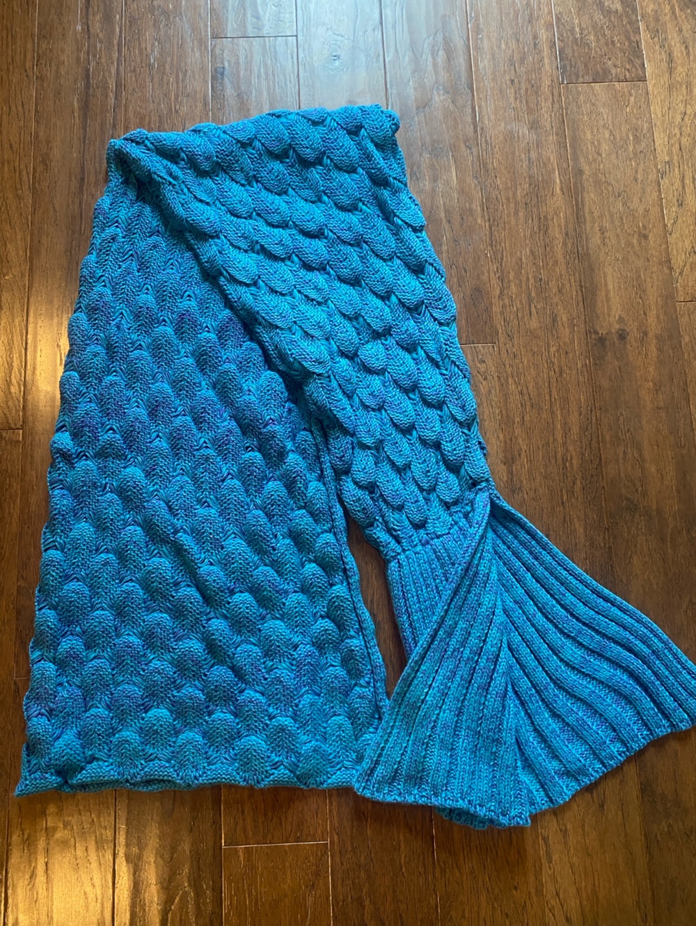 NWT SCALED Mermaid Blanket Purple and light pink
